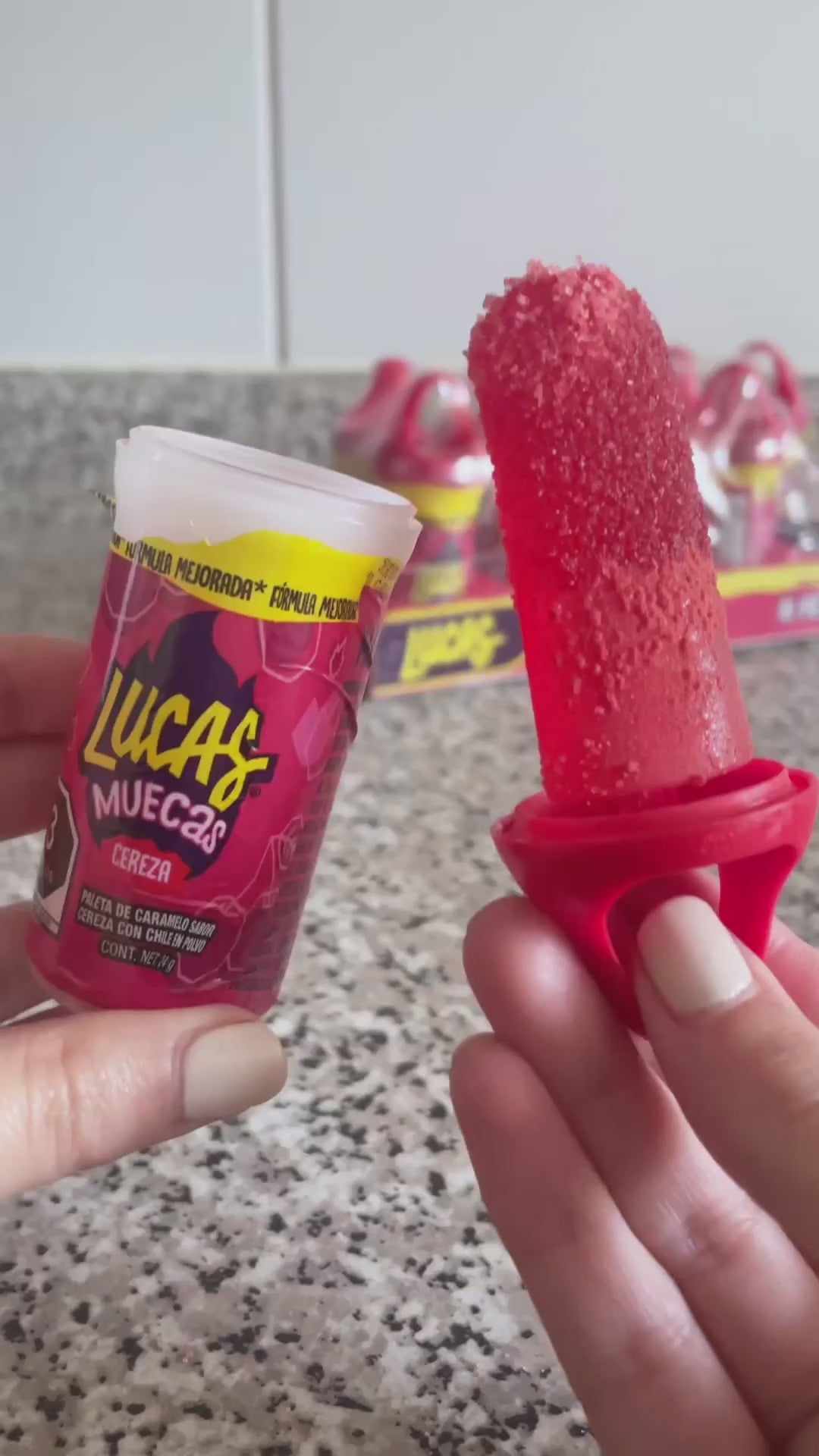 Chupete de Caramelo Guinda Lucas Muecas 10 un x 24 g